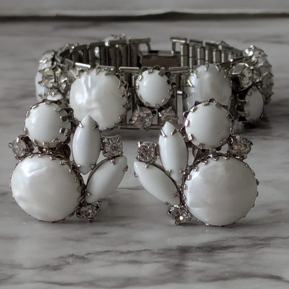 Vintage Bracelet and Earrings Set White Stones and Silver Tone - Picture 3 of 10
